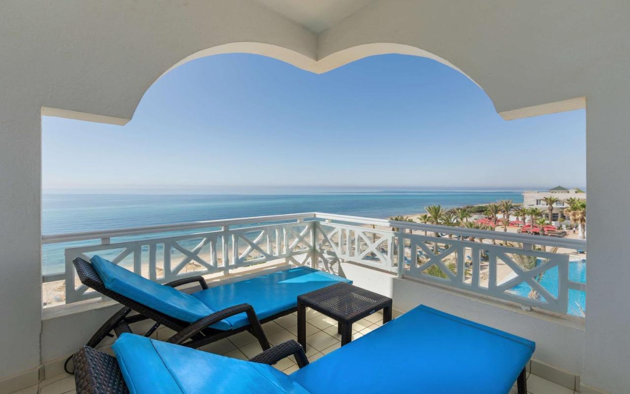 เรดิสัน บลู รีสอร์ท แอนด์ ทาลาสโซ, ฮัมมาเมต ฮัมมาเม็ต ภายนอก รูปภาพ Balcony of a suite at the Hilton Sharm El Sheikh Resort