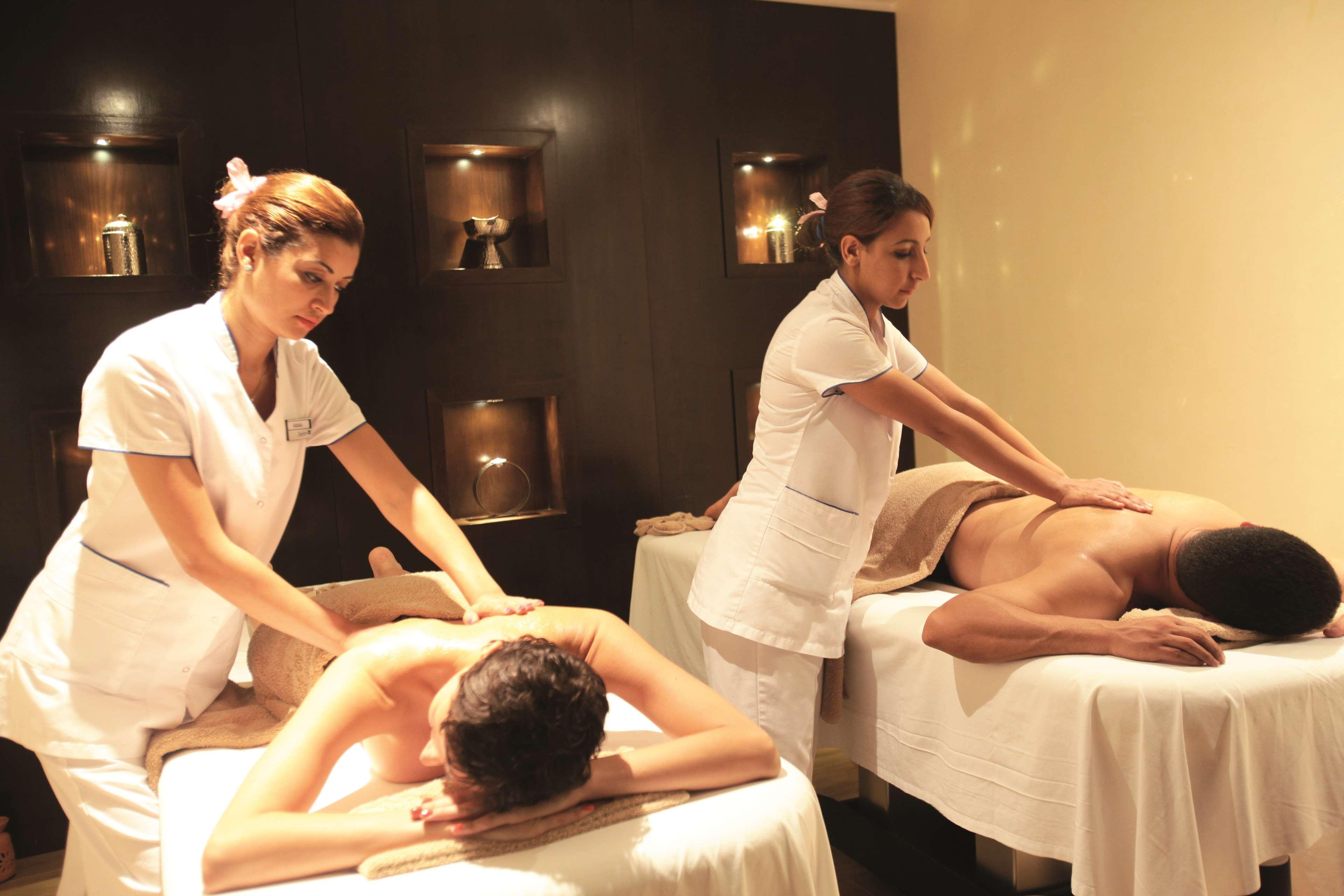 เรดิสัน บลู รีสอร์ท แอนด์ ทาลาสโซ, ฮัมมาเมต ฮัมมาเม็ต ภายนอก รูปภาพ Massage therapists at work