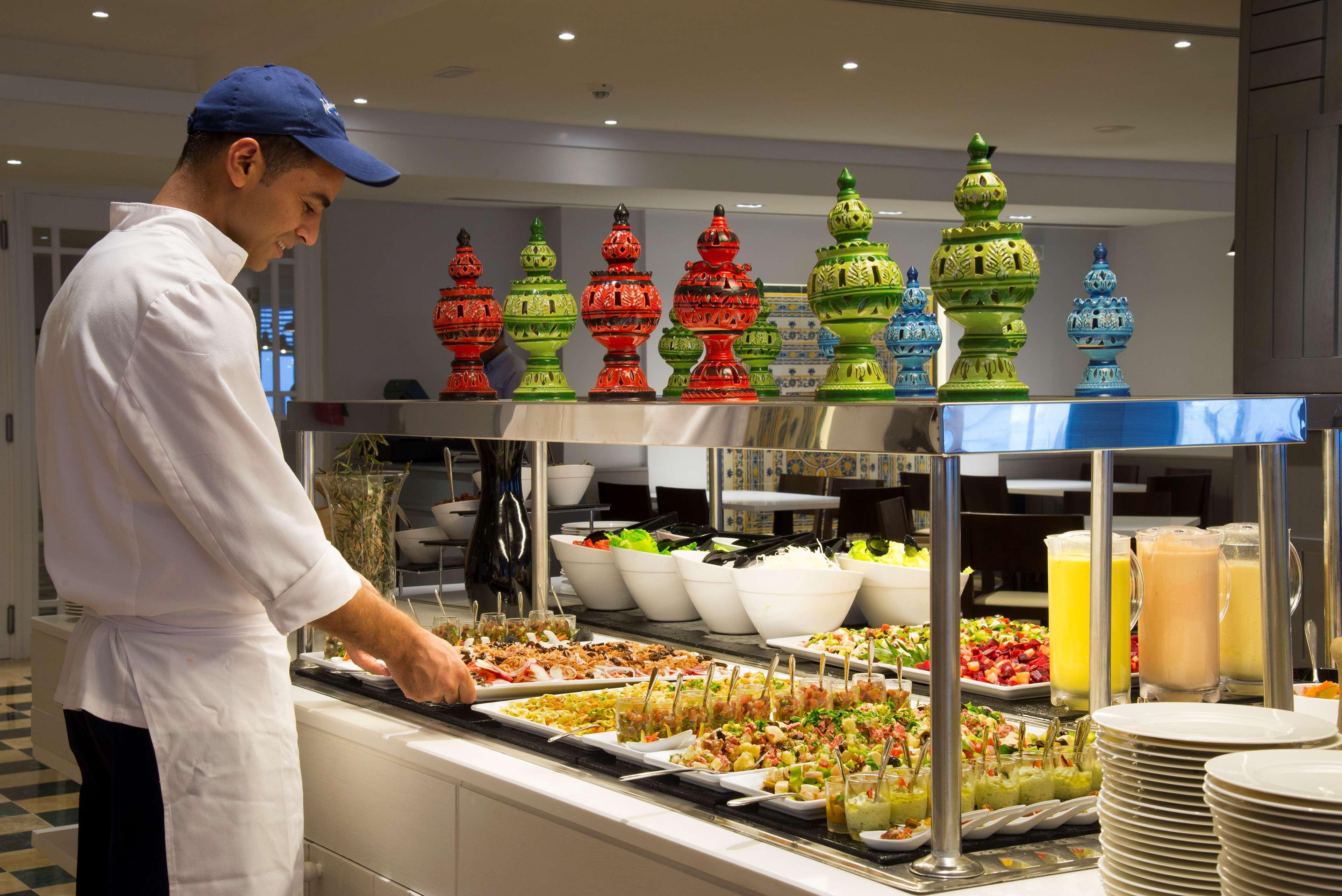 เรดิสัน บลู รีสอร์ท แอนด์ ทาลาสโซ, ฮัมมาเมต ฮัมมาเม็ต ภายนอก รูปภาพ A buffet at a hotel