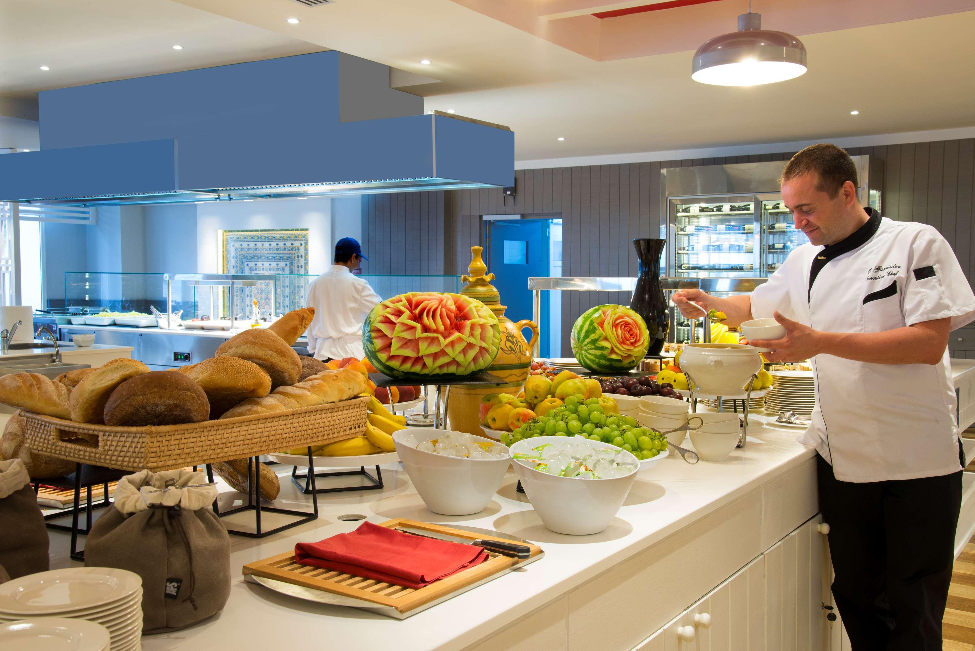 เรดิสัน บลู รีสอร์ท แอนด์ ทาลาสโซ, ฮัมมาเมต ฮัมมาเม็ต ภายนอก รูปภาพ A buffet at a hotel