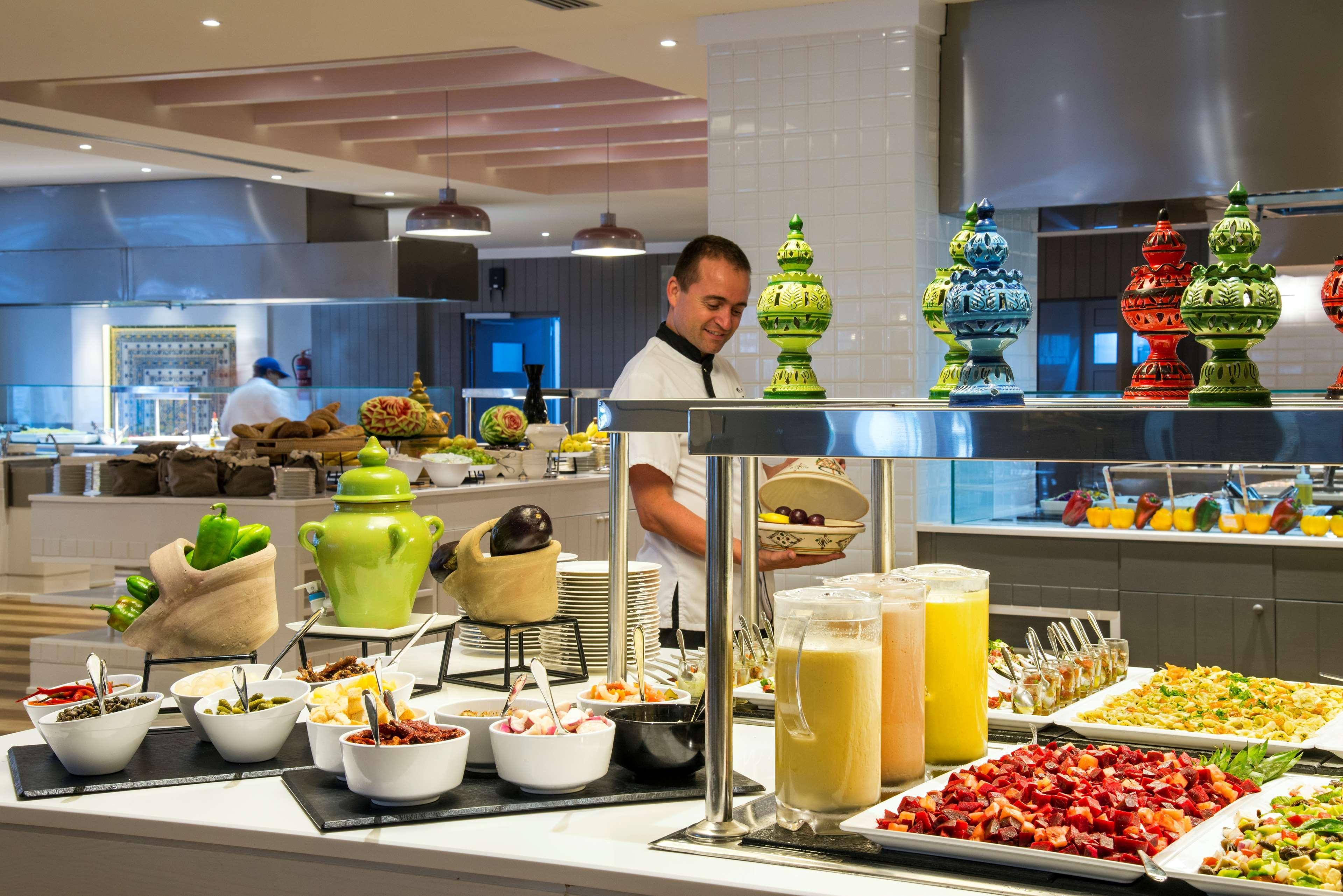 เรดิสัน บลู รีสอร์ท แอนด์ ทาลาสโซ, ฮัมมาเมต ฮัมมาเม็ต ภายนอก รูปภาพ A buffet at a hotel
