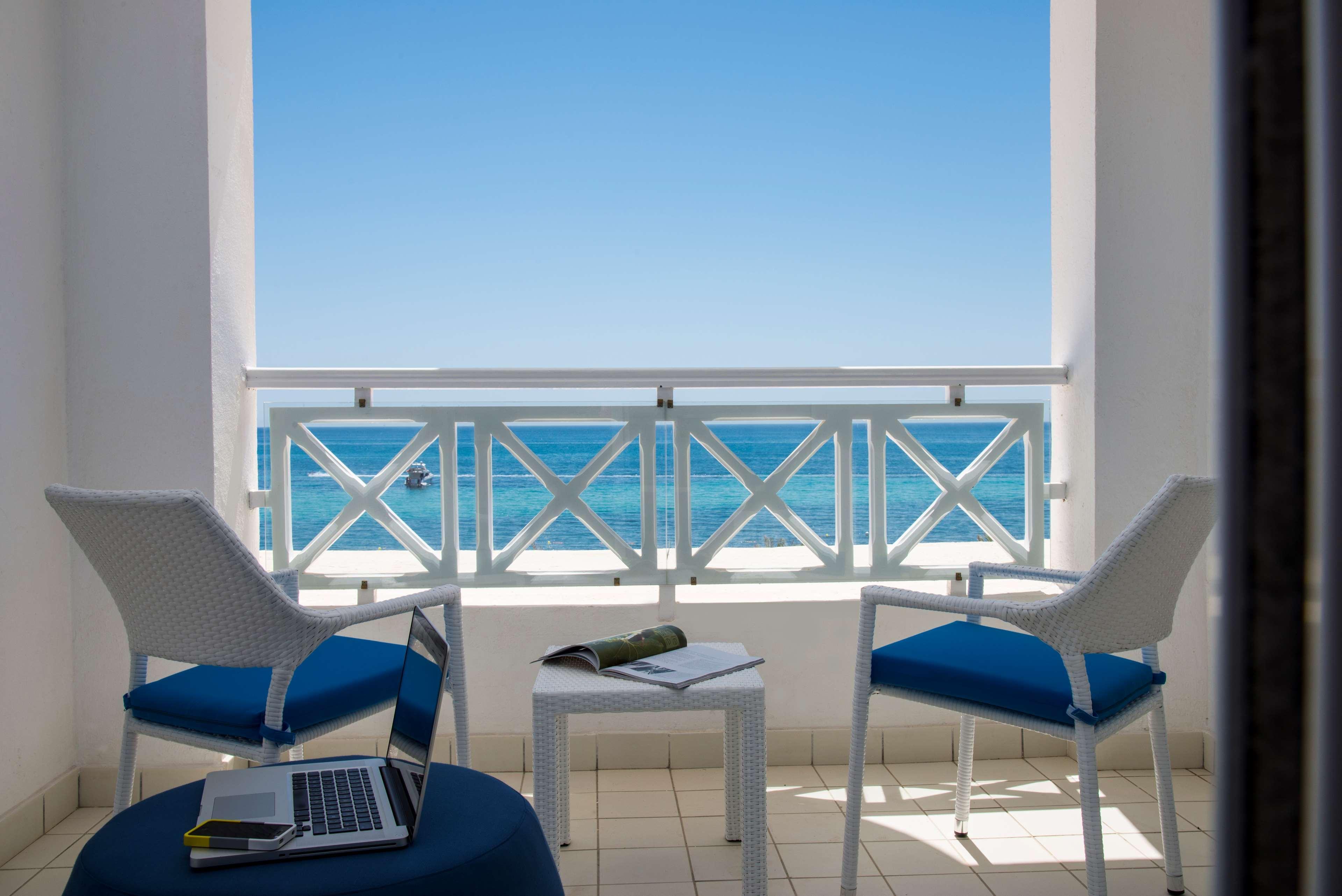 เรดิสัน บลู รีสอร์ท แอนด์ ทาลาสโซ, ฮัมมาเมต ฮัมมาเม็ต ภายนอก รูปภาพ Balcony of a room at the Iberostar Grand Hotel Bávaro